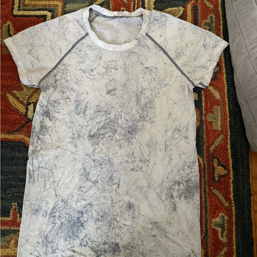 Lululemon Swiftly Tech Short Sleeve 2.0 shirt in a Multi Dye White/Grey/Black